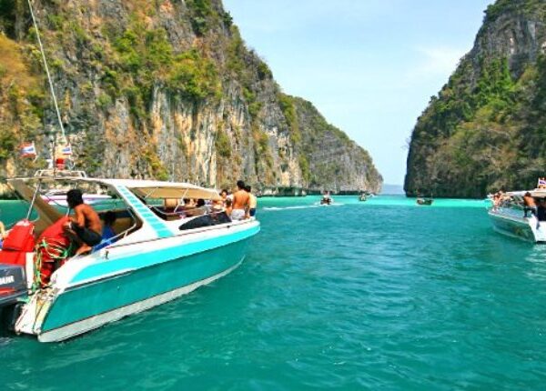 4 Islands Day Trip by Speedboat Including Lunch Box